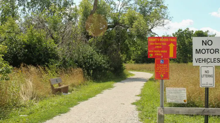 Grant's Woods parking and trail
