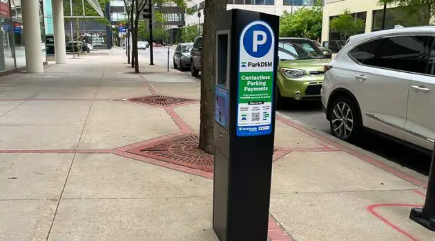 Street parking Des Moines