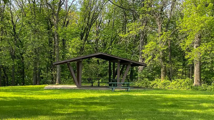 Open air picnic shelter