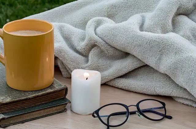 Winter book blanket candle